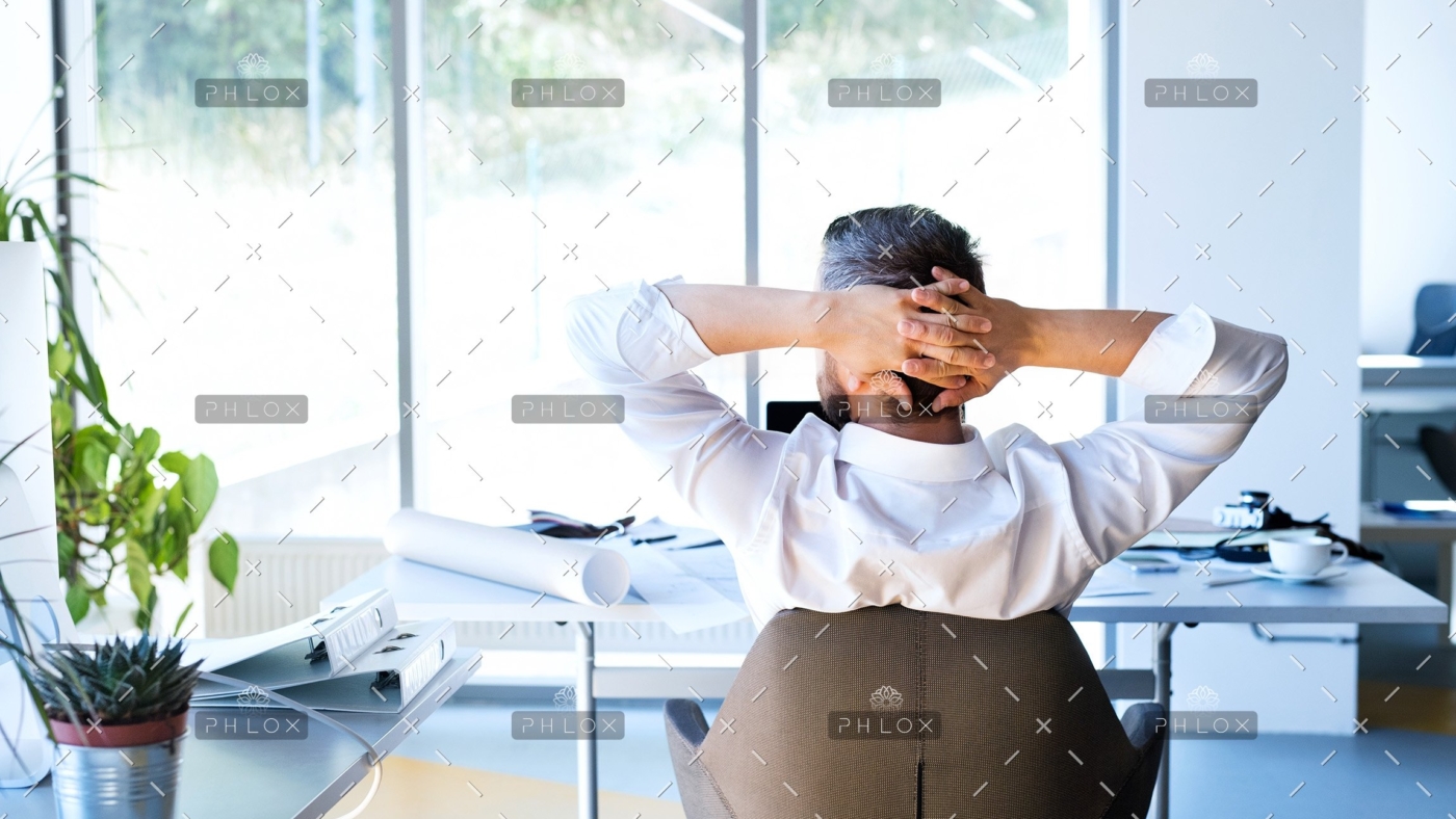 demo-attachment-477-Businessman-at-the-desk-in-his-office-resting.